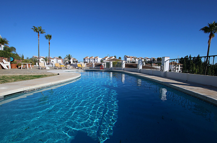 Qlistings House - Villa in El Chaparral, Costa del Sol image 2